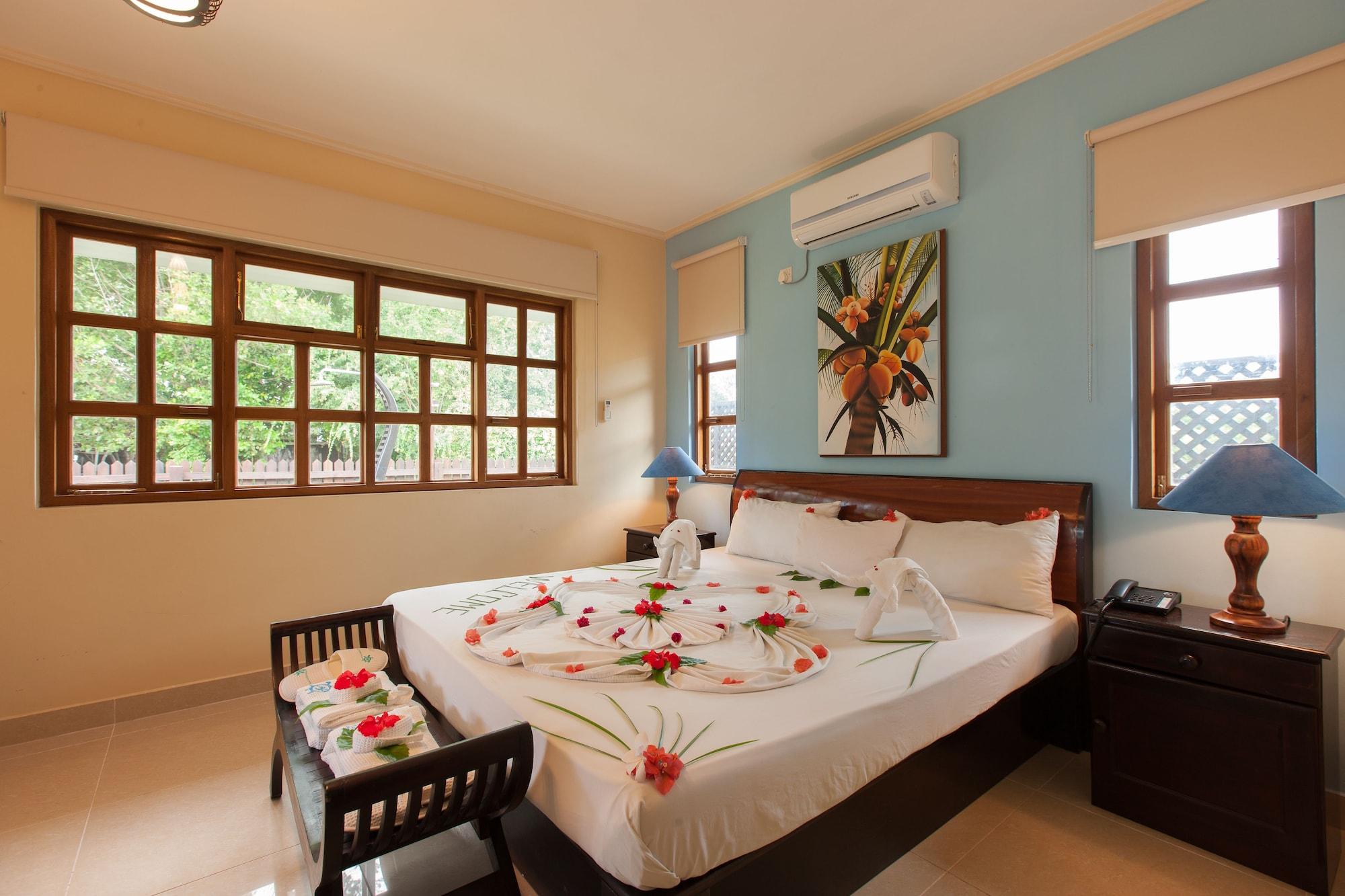 Le Relax Self Catering Apartment La Digue Bagian luar foto