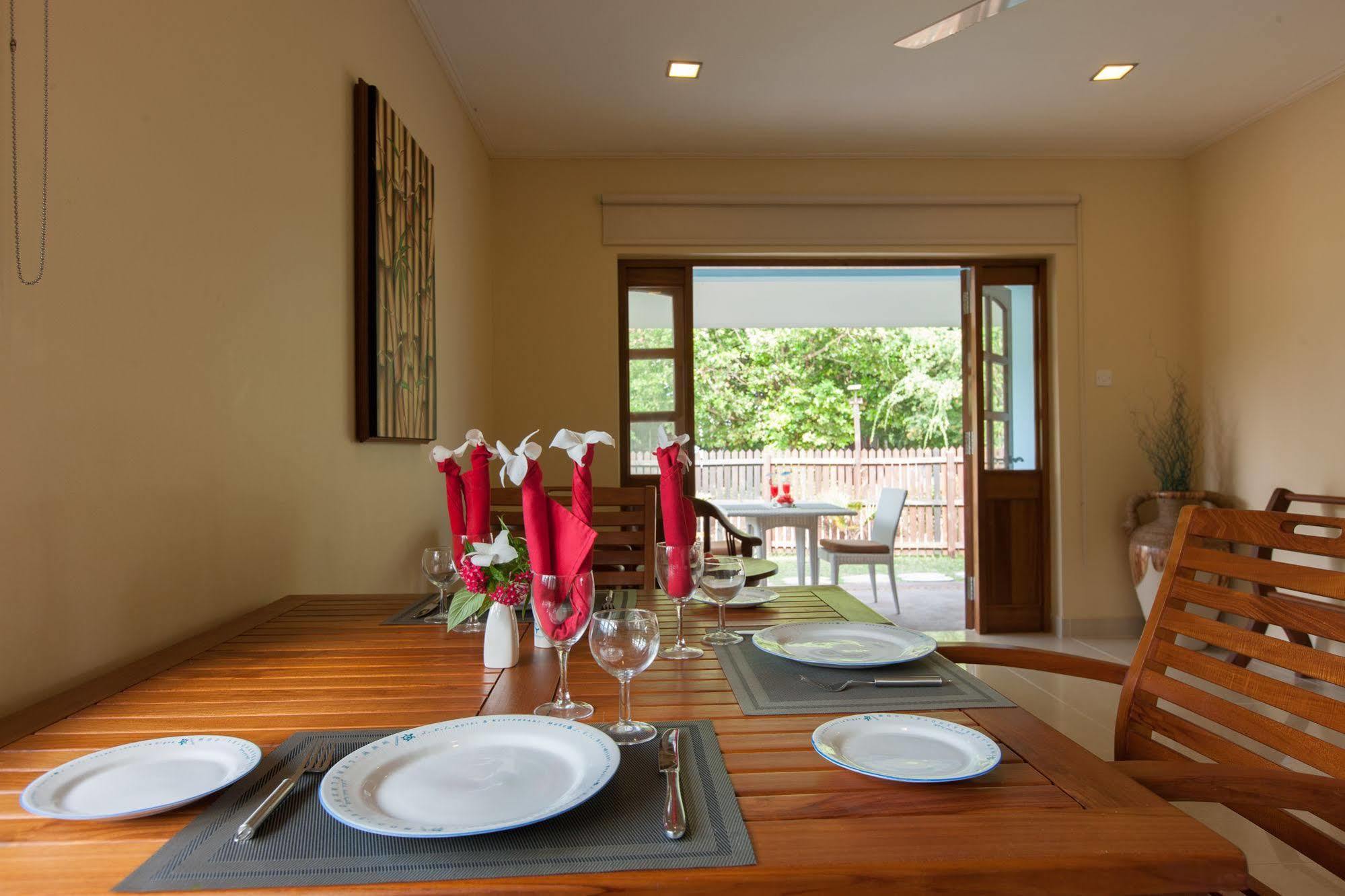 Le Relax Self Catering Apartment La Digue Bagian luar foto