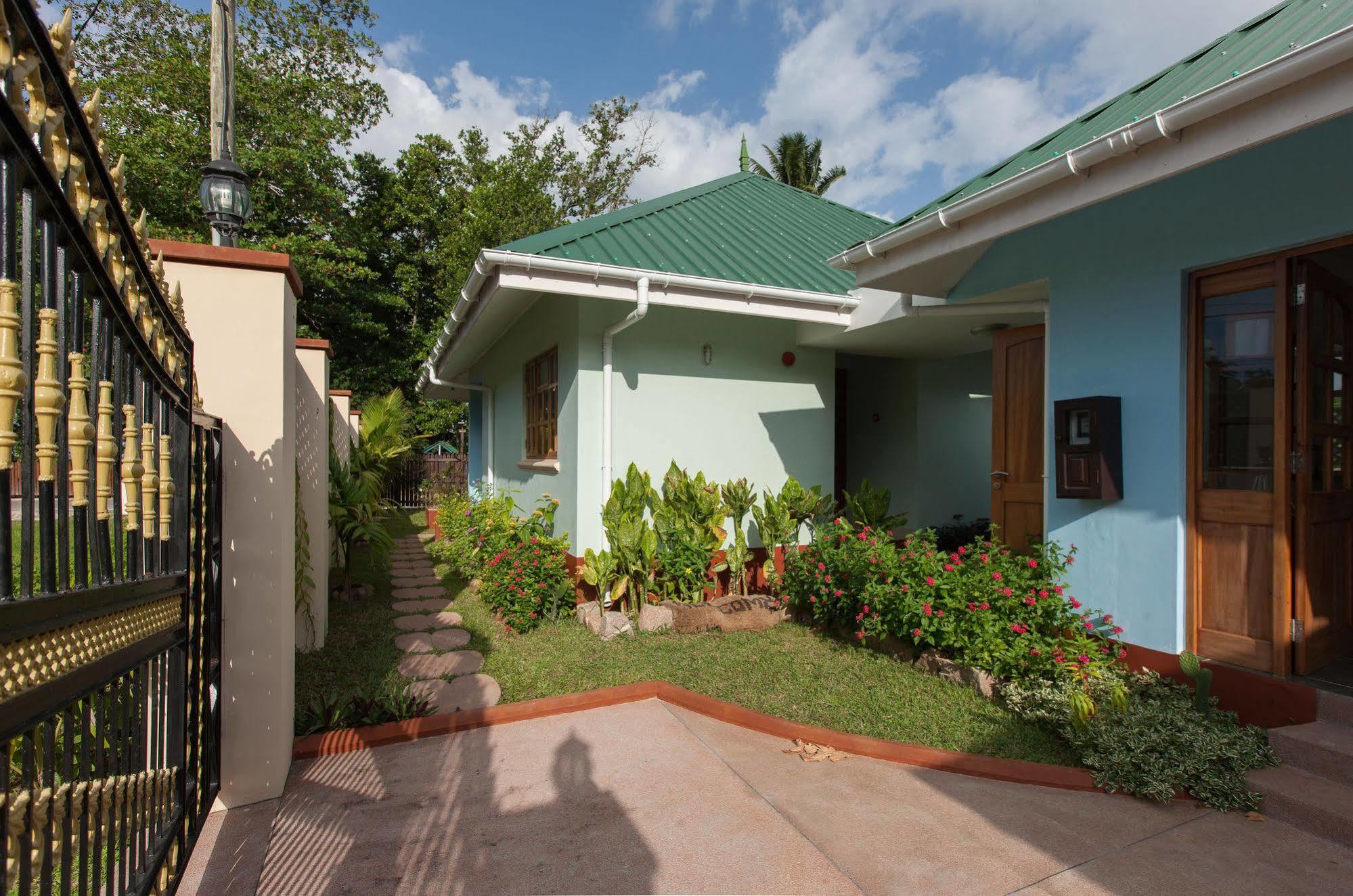 Le Relax Self Catering Apartment La Digue Bagian luar foto