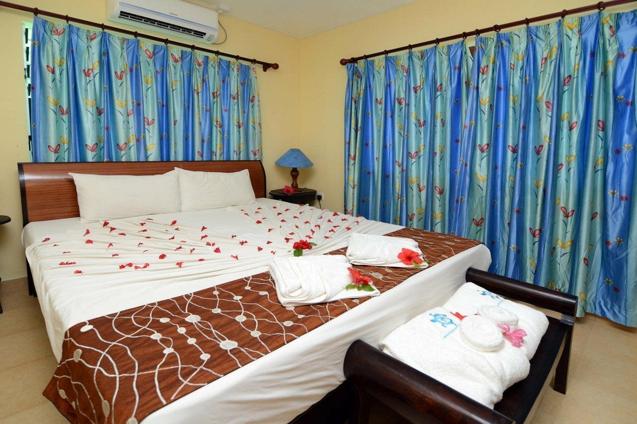 Le Relax Self Catering Apartment La Digue Bagian luar foto